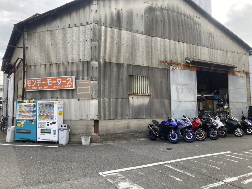 モンチーモータース店舗外観